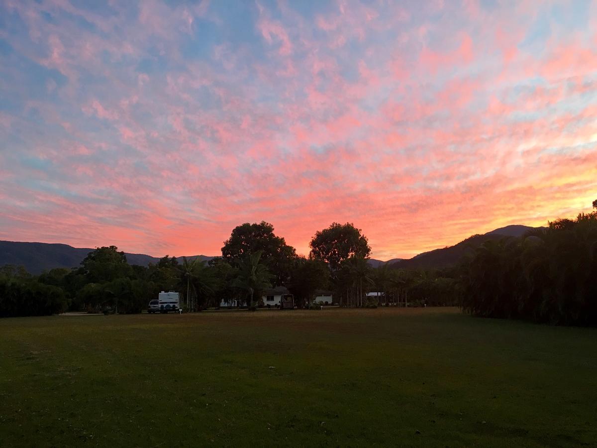 ホテルCrystal Creek Caravan Park Mutarnee エクステリア 写真